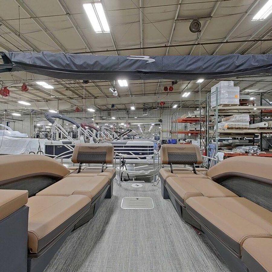 2026 Bennington M Quad Bench 24 MSL