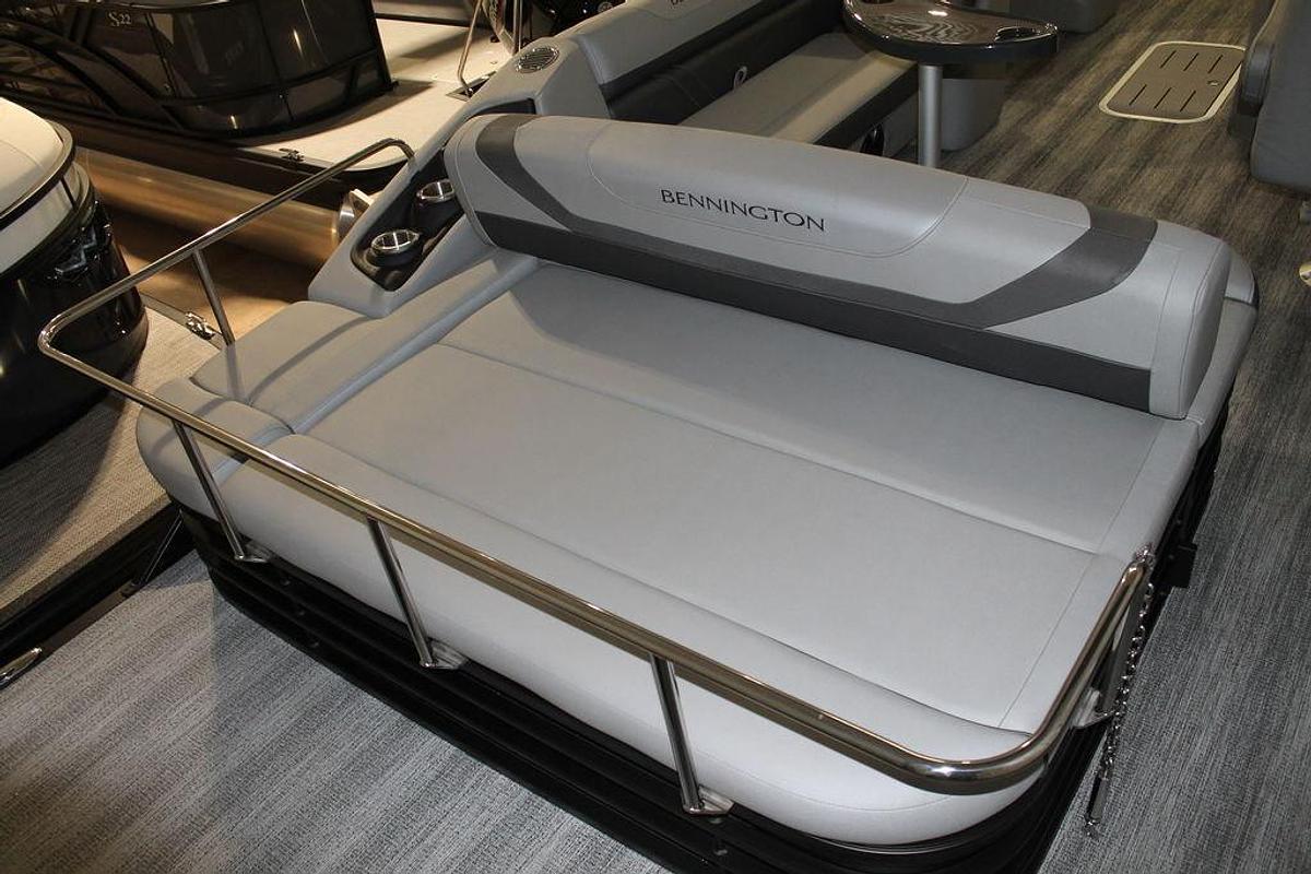 2025 Bennington SX Swingback 24 SXSB