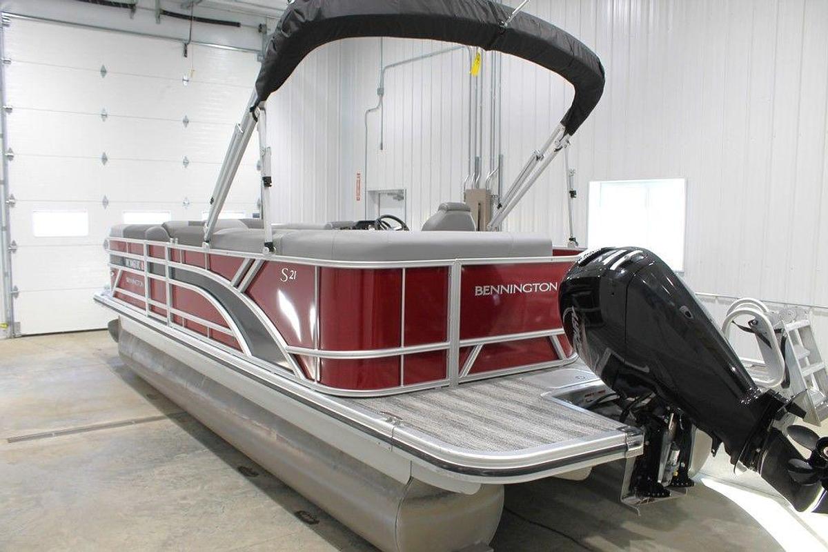 Used 2025 Bennington S L-Bench 21 SL