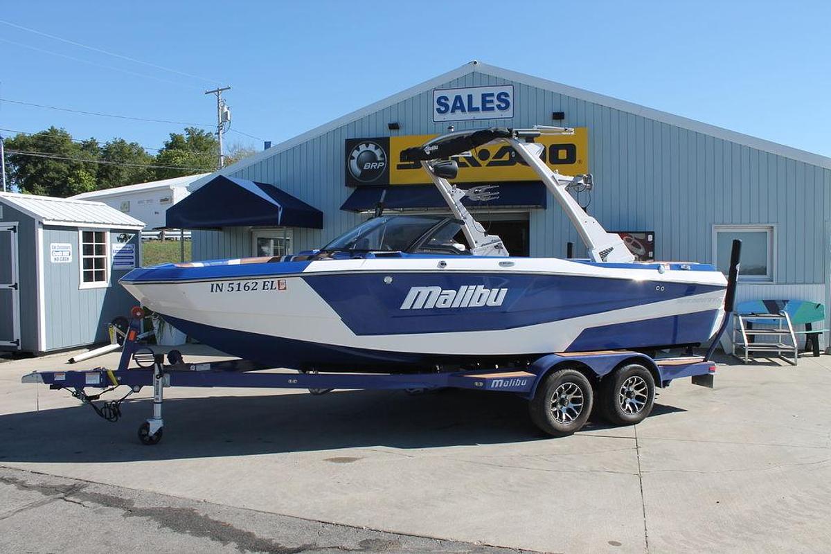 Used 2023 Malibu Boats 21 LX