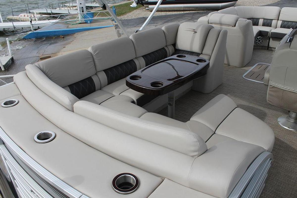 Used 2018 Bennington 23QCL