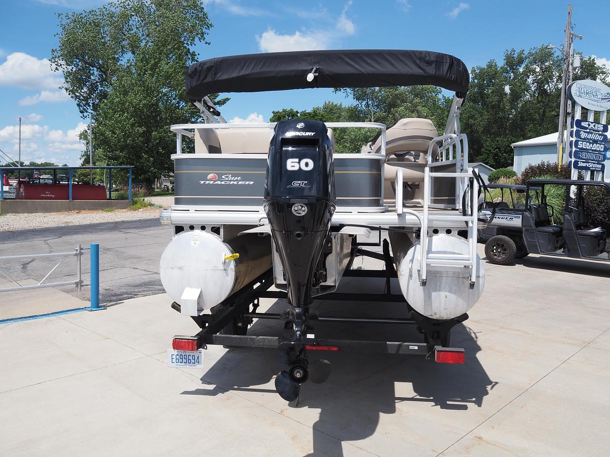 Used TRACKER 18DLX AND SINGLE TRAILER