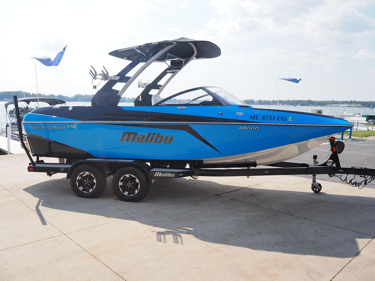 Used 2018 Malibu 21 MLX