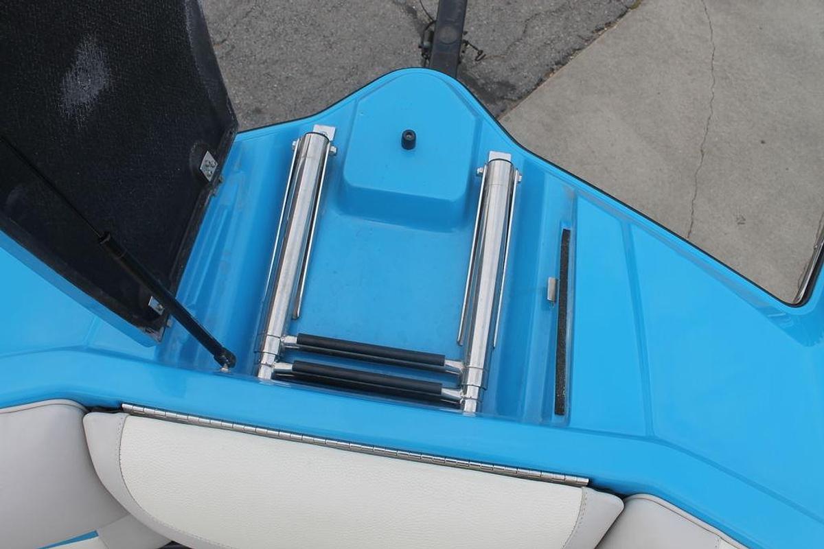 Used 2013 Malibu Boats Wakesetter 24 MXZ