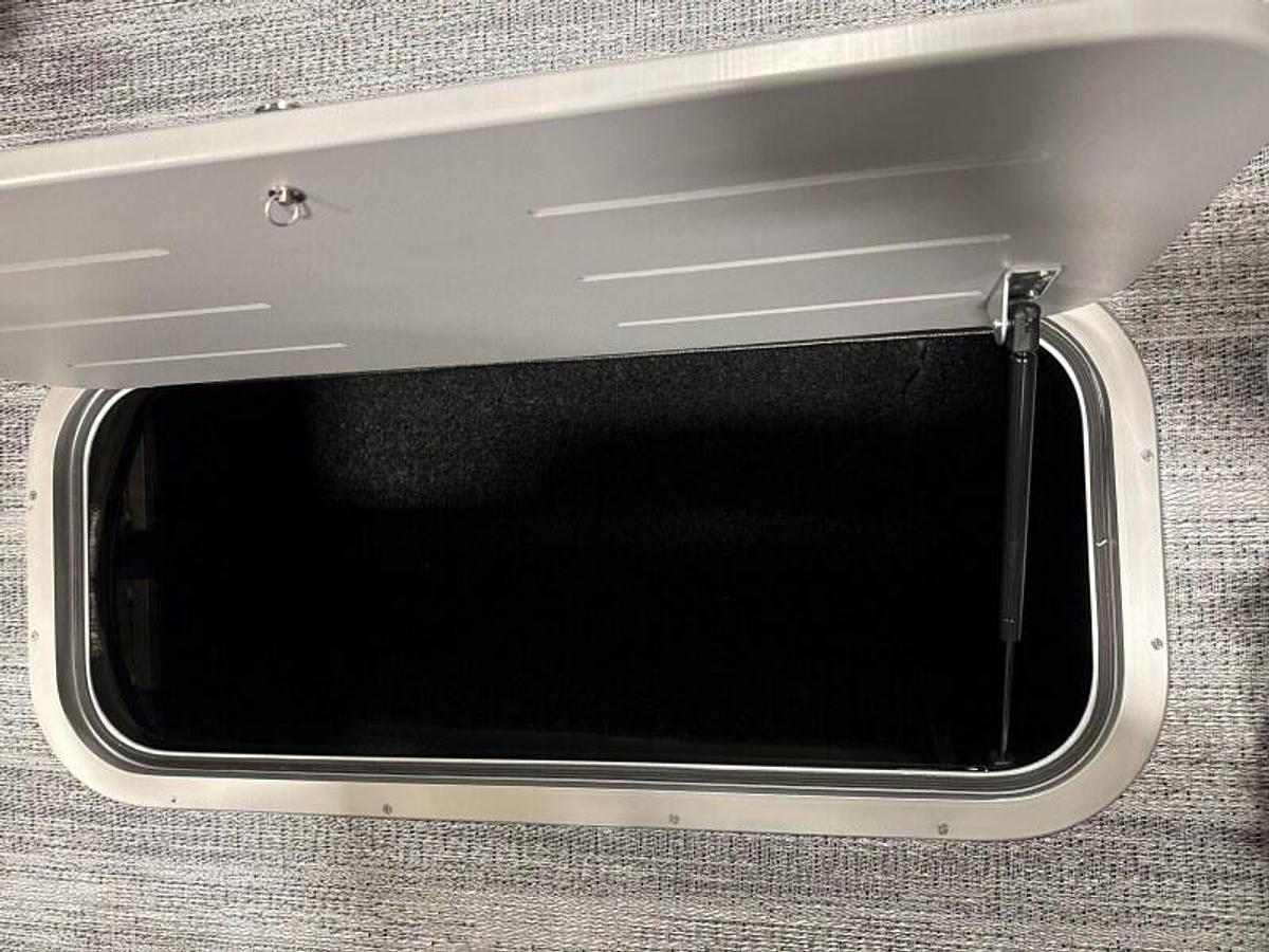 2026 Bennington 22SSRSF