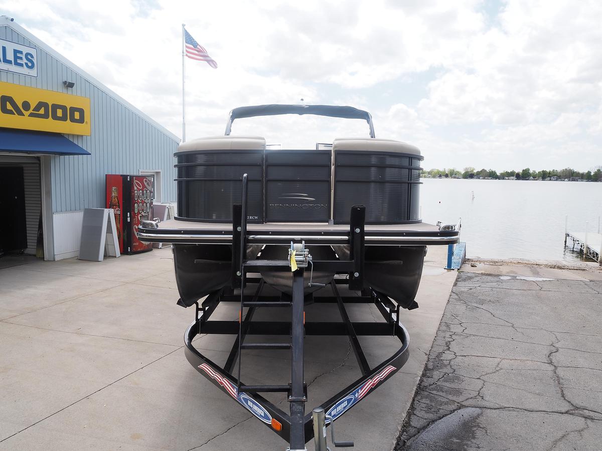 Used 2015 Bennington 2572 RCW