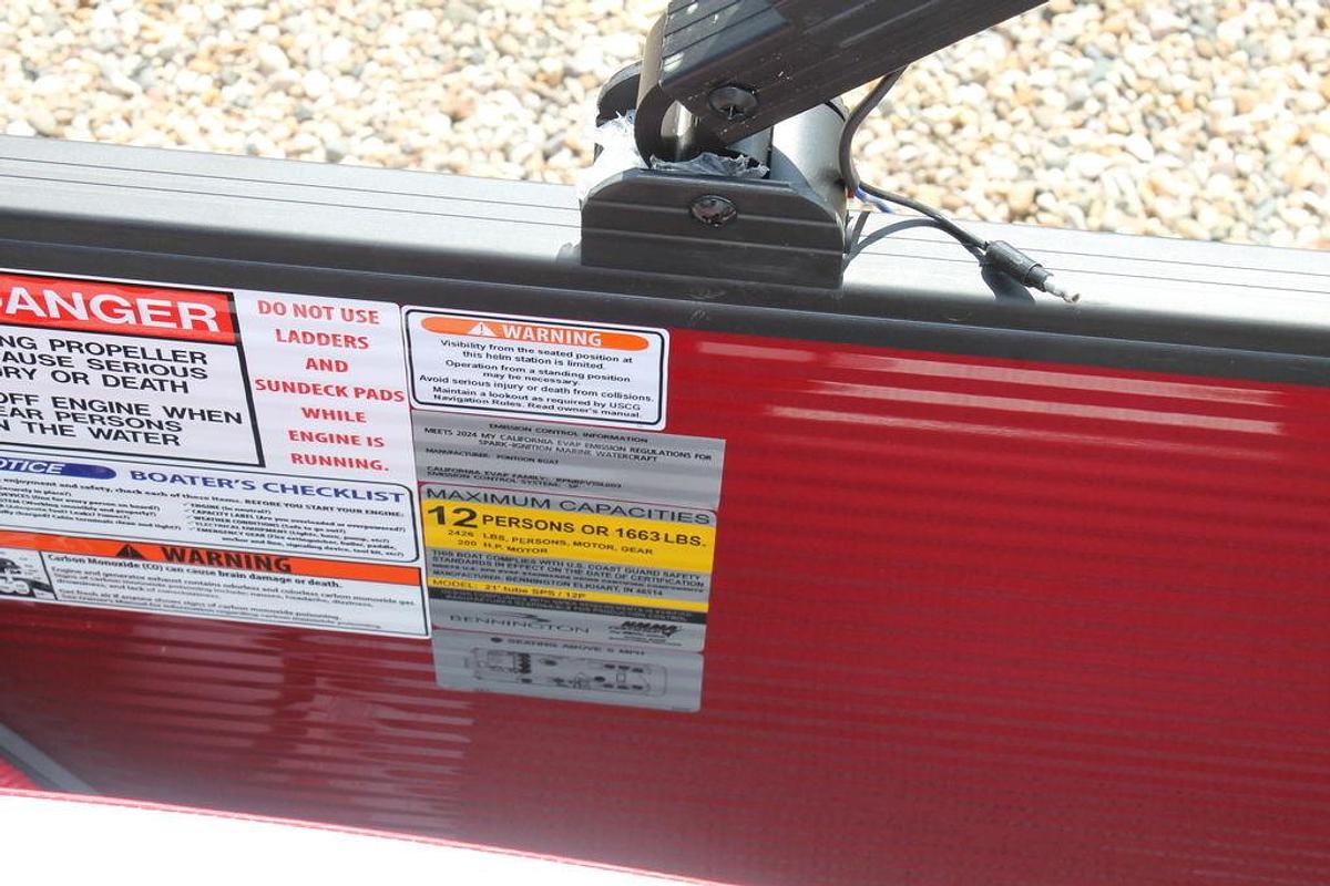 2025 Bennington S Swingback 22 SSB