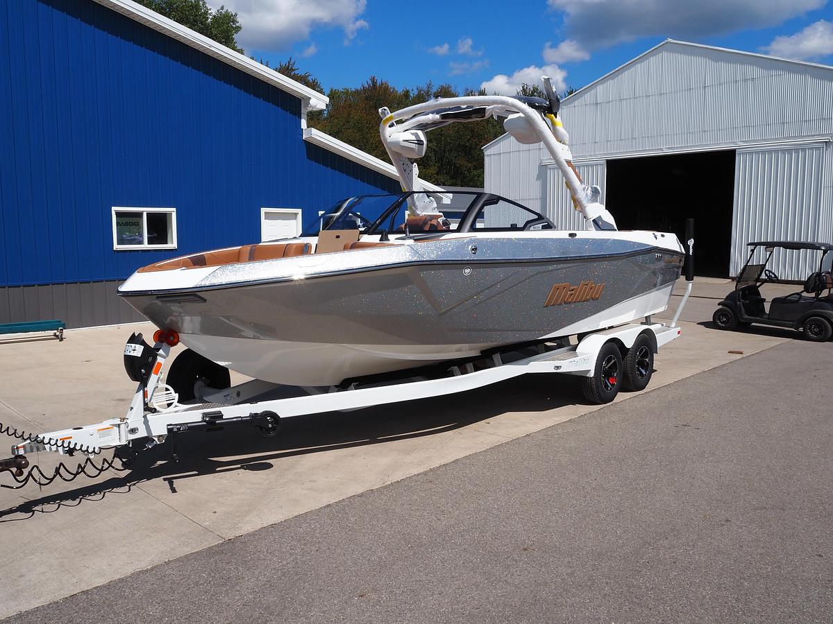 2027 MALIBU 23 LSV