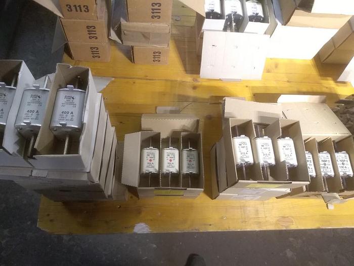 583 pezzi di fusibili NH nuovi da 6A a 1600A vari produttori merce insolvente come nuovi -80%