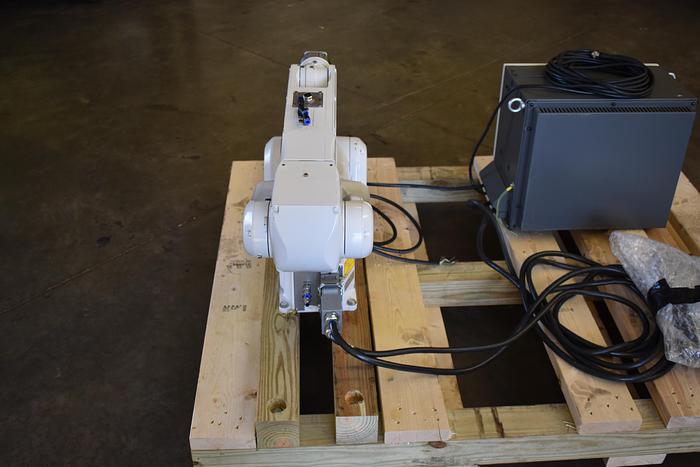 Refurbished FANUC LR Mate 200id/7LC Cleanroom/Food Grade Industrial Robot - 2016