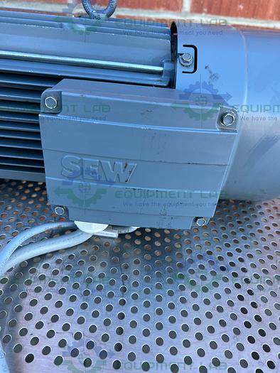 Used SEW EuroDrive  SAF77 DRE100LC4BE5/TF  Gear Motor 1455/154 r/min
