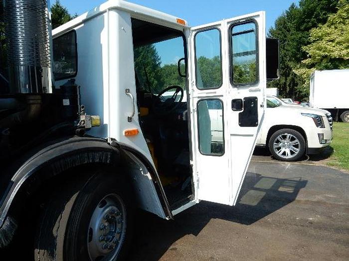 Used 2006 Mack LE613- Stock #: 4977