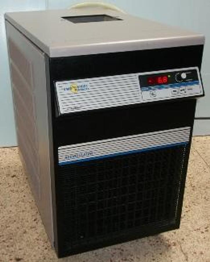 Used QTY. 1. VWR SCIENTIFIC PRODUCTS ROLL AROUND CIRCULATING CHILLER