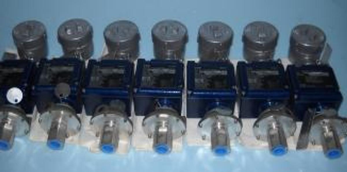 Used QTY. 6. ITT NEO-DYN ADJUSTABLE PRESSURE SWITCH NEW MODEL 110P42CC6I INCR RANGE 10" H20 TO 100" H20 PROOF PRESS 150 PSIG MFR 98087 RS-1168-31-43-PSH-633