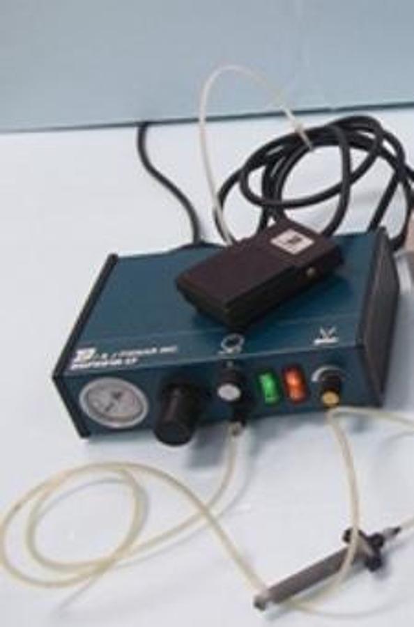 Used I&J FISNAR INC. MODEL DSP501A-LF FLUID DISPENSING SYSTEM WITH FOOT PEDAL