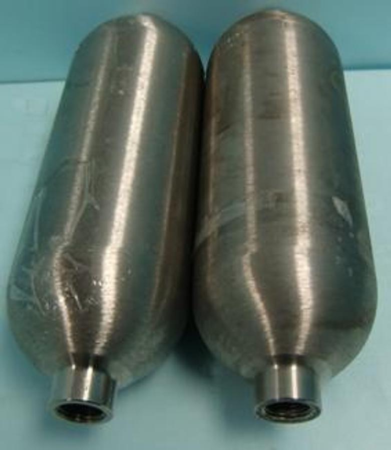 Used QTY. 2. SWAGELOK SAMPLE CYLINDER 1000 ML PRESSURE BOMB D.O.T-3A1800 304L-HDF8-1000.
