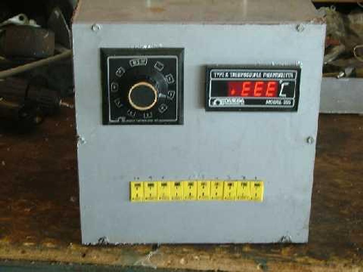 Used QTY. 1. OMEGA THERMOCOUPLE THERMOMETER CONTROLLER CONTROLS UP TO 10 TYPE K THERMOCOUPLES.
