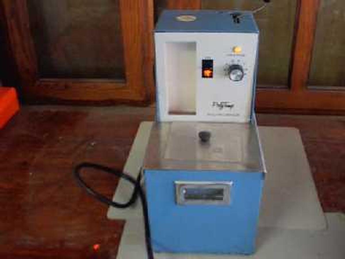 Used QTY. 1. POLYSCIENCE POLY TEMP HEATING BATH. MODEL 80