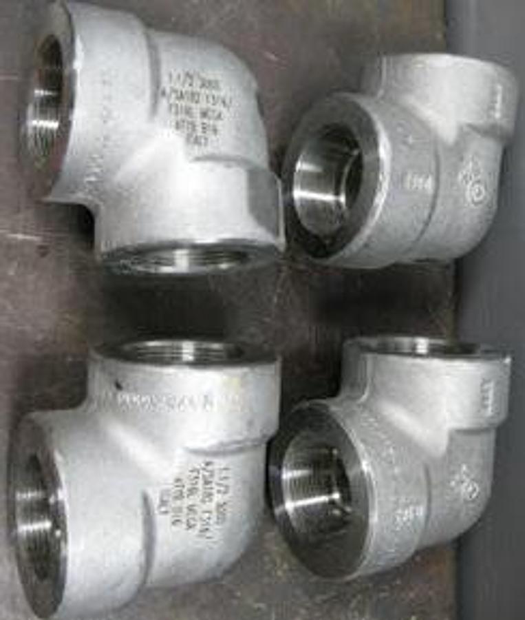 Used MEGA ITALY 1 ½" 90 DEG. 3000 316 STAINLESS STEEL THREADED PIPE FITTING