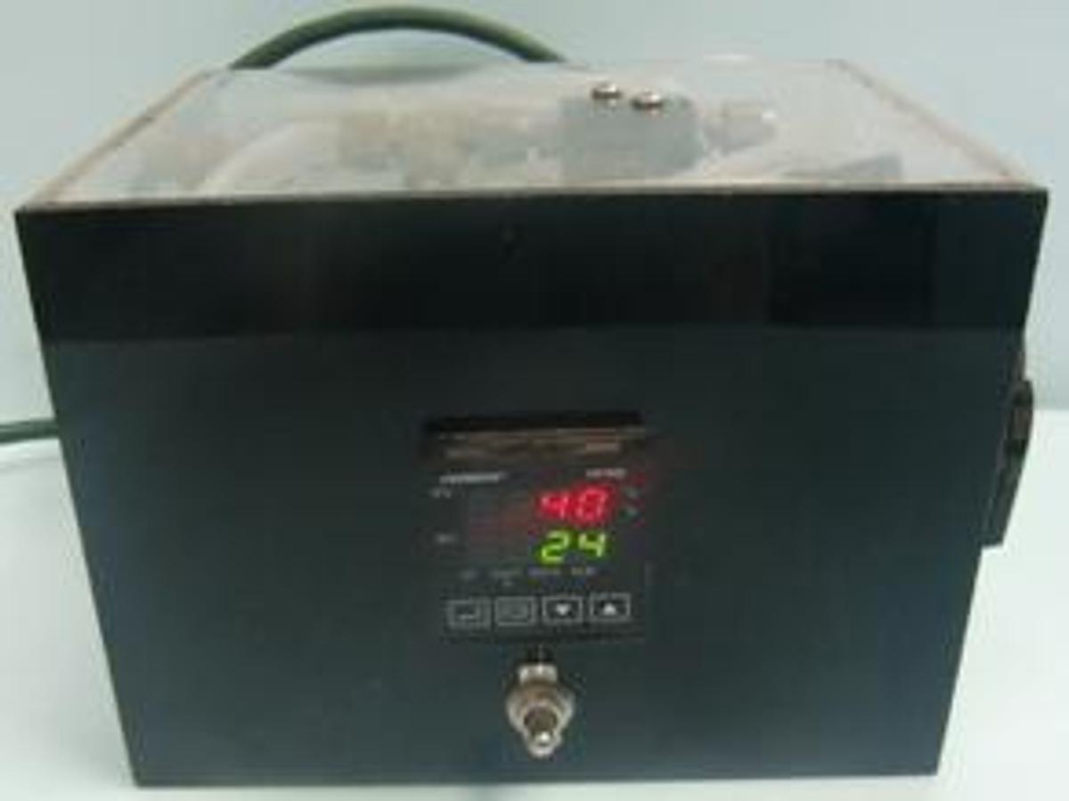 Used OMEGA ENGINEERING INC. TEMPERATURE CONTROLLER MODEL: CN7833 INPUT: AC 100-240V 50/60HZ 5VA WITH OMEGADYNE INC. MODEL NO: PX219-30V15G5V RESSURE RANGE: VAC-15 OUTPUT: 0-5V