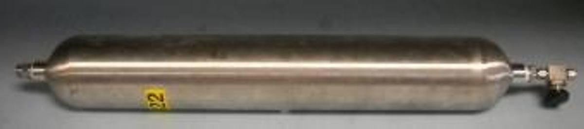 Used QTY. 1. SWAGELOK SAMPLE CYLINDER DOT 3A 1800 CM8168 M5366 TC-3ASM124 08 08 REE9 68ML TC-3ASM124 08 08 REE9 68ML SWAGELOK 304L-HDF8 1 GAL.