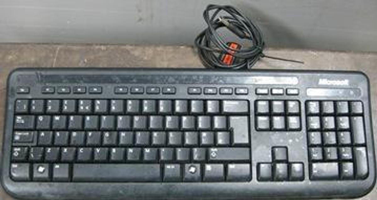 Used MICROSOFT WIRED KEYBOARD 400 V1.0