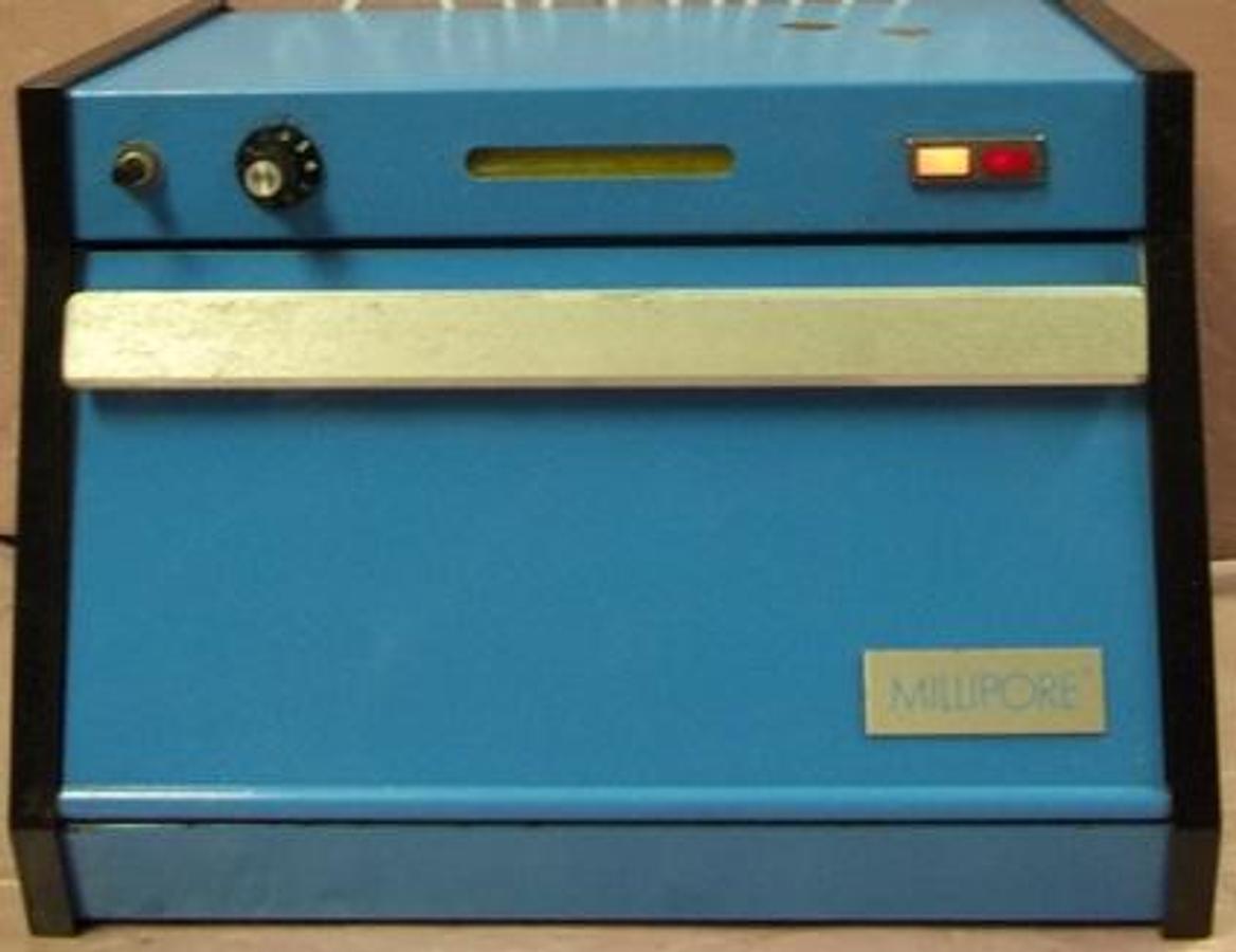 Used QTY. 1. MILLIPORE LABORATORY INCUBATOR 120VAC .83A 50/60HZ 100W U.L. LISTED 374B CSA LR49683 CAT. NO. XX6350115 SRN: 3487 MERCURY THERMOMETER READING 25-65 DEG C.