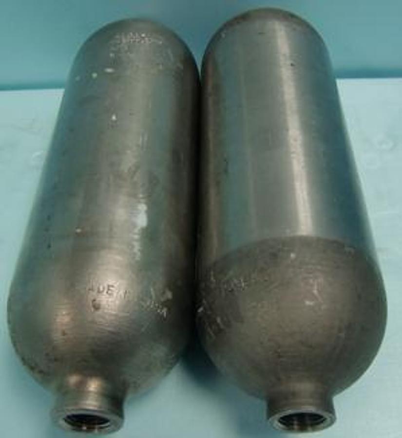 Used HOKE SAMPLE CYLINDER 1000 ML PRESSURE BOMB D.O.T-3A1800 304L-HDF4-1000.