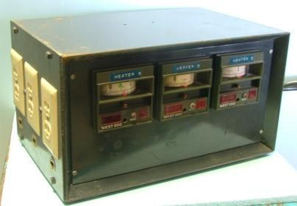 Used THERMOCOUPLE CONTROLLER BOX WITH 3 WEST 800 TEMPERATURE CONTROLLERS