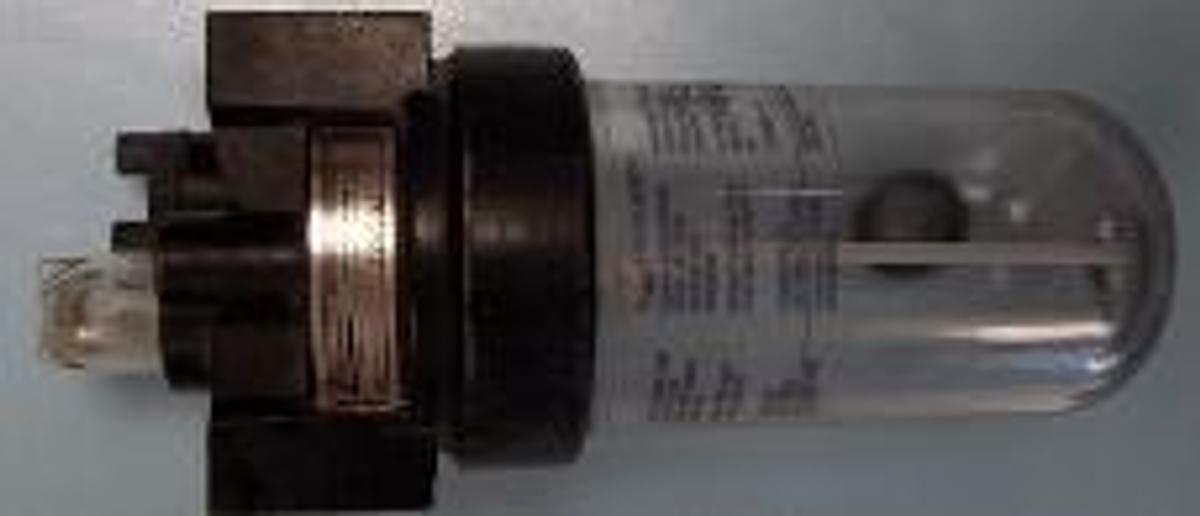 Used QTY. 1. SPEEDAIRE (DAYTON ELECTRIC MFG. CO. ) MODEL: 2Z459A OIL RESERVOIR WITH POLYCARBONATE BOWL FOR MINERAL BASE OILS.