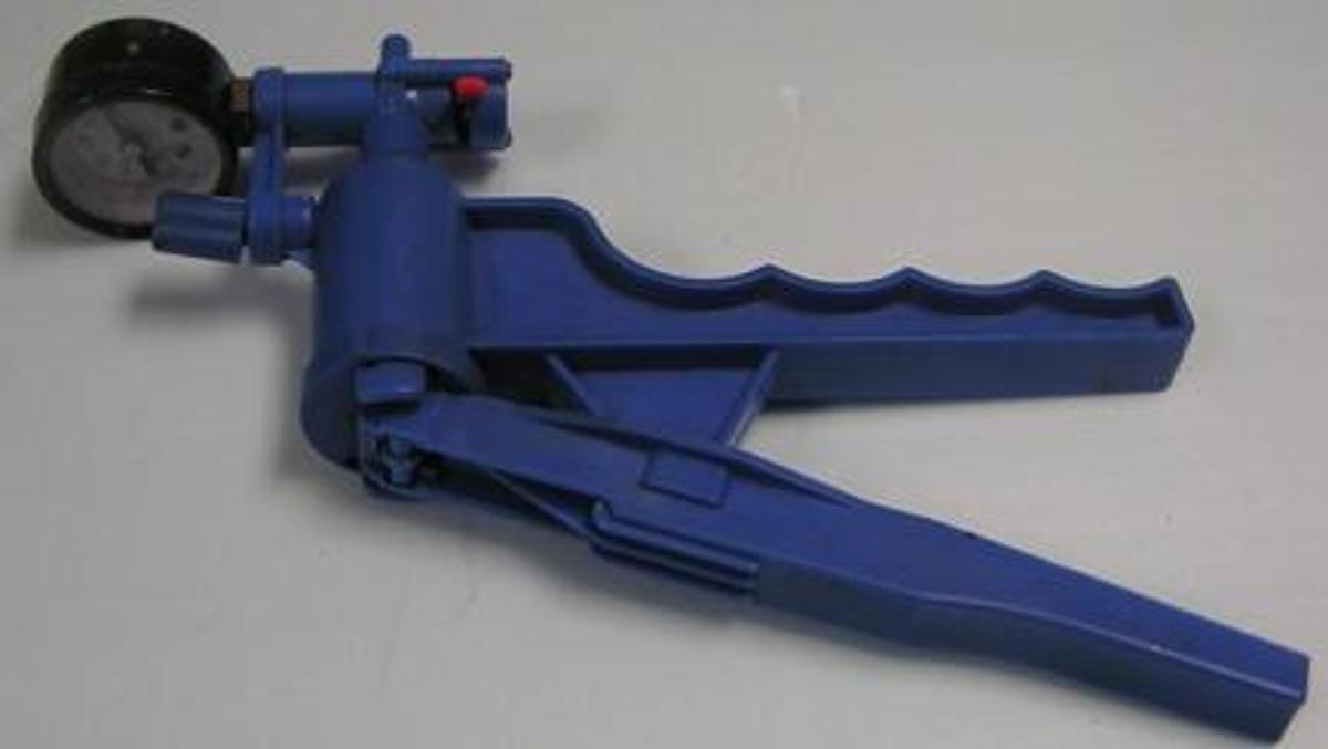 Used HAND VACUUM PUMP WITH GAUGE 0 TO -76 CM HG