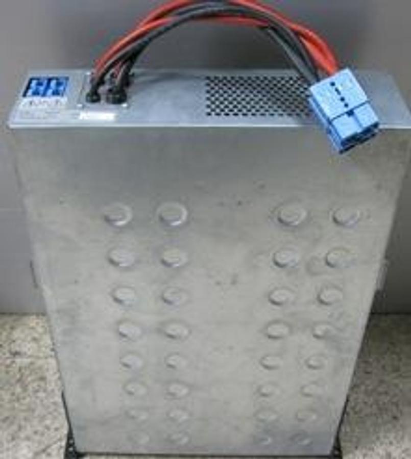 Used APC SMART UPS BATTERY RACK MOUNT PACK