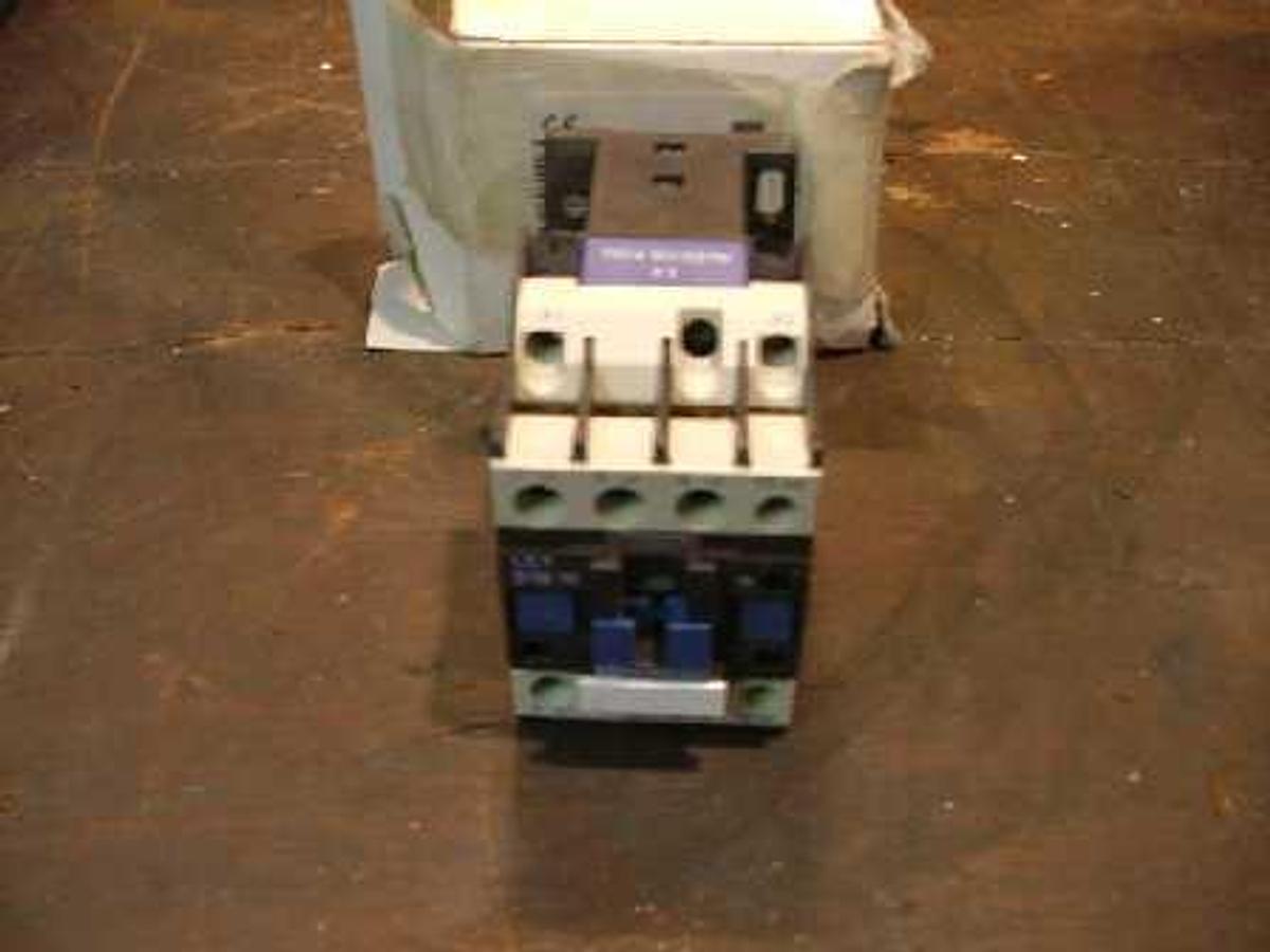 Used QTY. 1. TELEMECANIQUE CONTACTOUR 110V 50/60 HZ