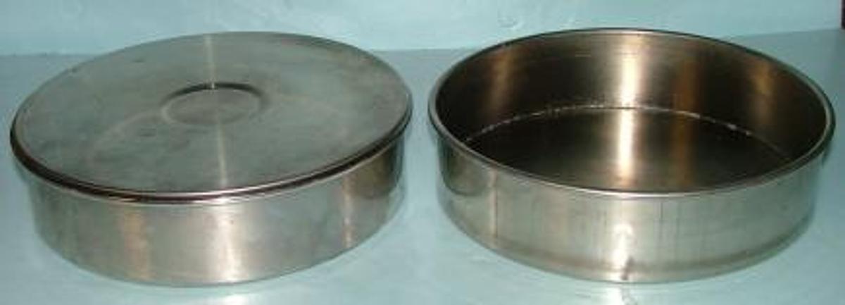 Used QTY. 1. BOTTOM SIEVE 8".