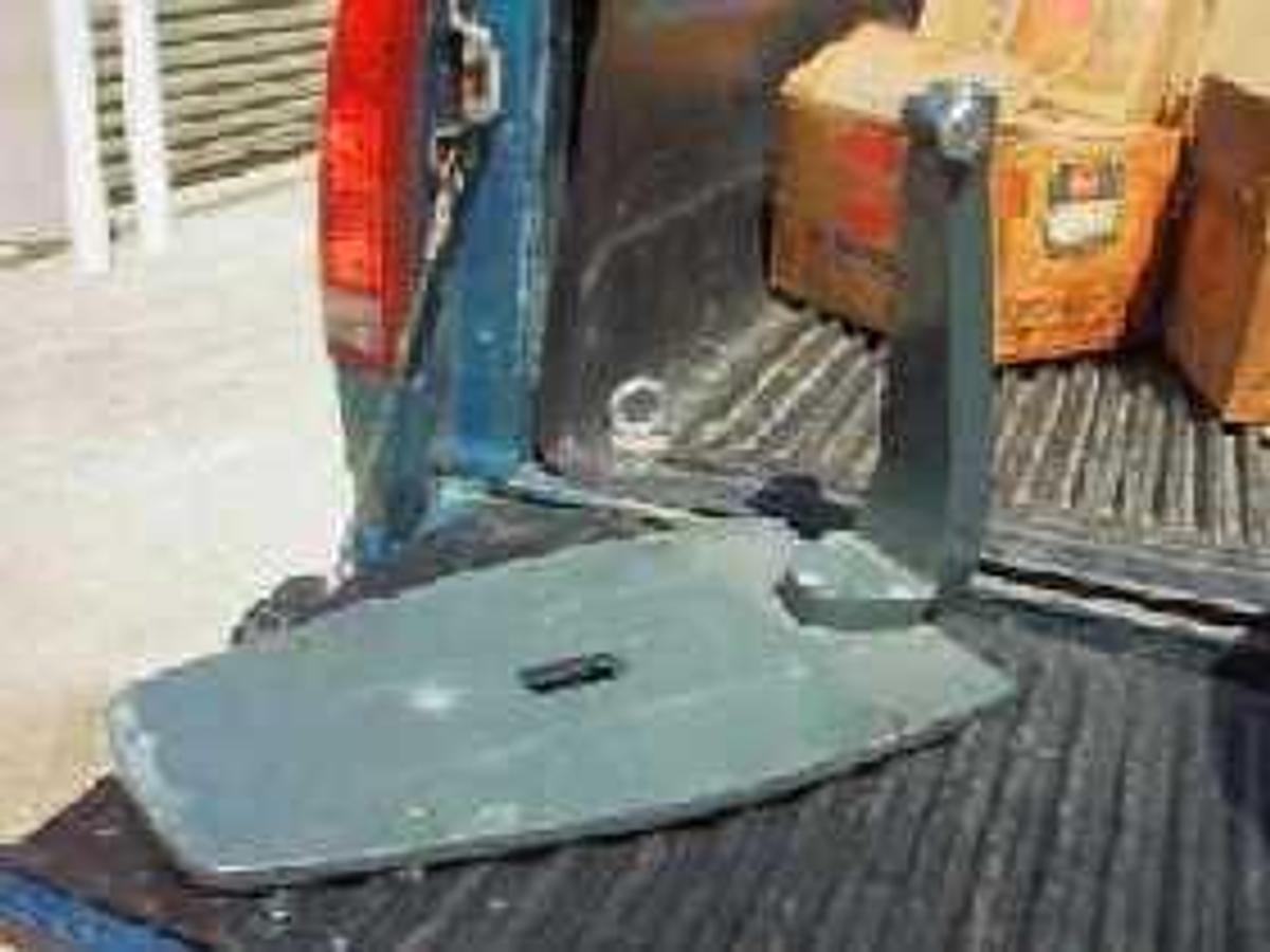 Used STAND (stand.jpg)To see a picture of this lab equ.