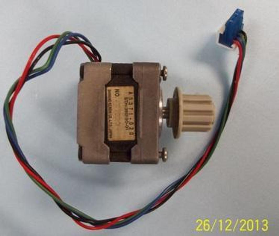 Used HEWLETT PACKARD SHINAND KENAHI CO. ELECTRIC MOTOR FOR 7673 AUTO SAMPLER (TURRET MOTOR) MODEL # 21320 SERIAL: A3371-020 5TH 39D190-01 WITH POWER OUTPUT CONNECTOR CARD.