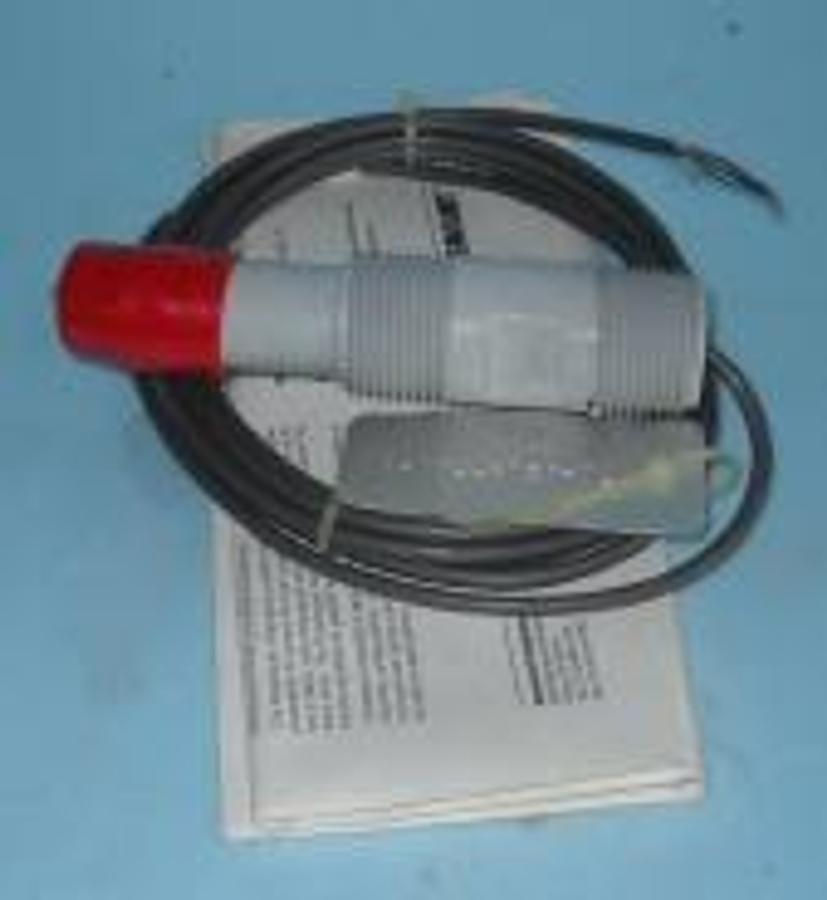 Used ROSEMOUNT MEASUREMENT CONTROL ANALYTICAL VALVE MODEL 399-03 P/N 5100399 COMBINATION PH/ORP SENSOR COMES WITH INSTRUCTION SHEET.