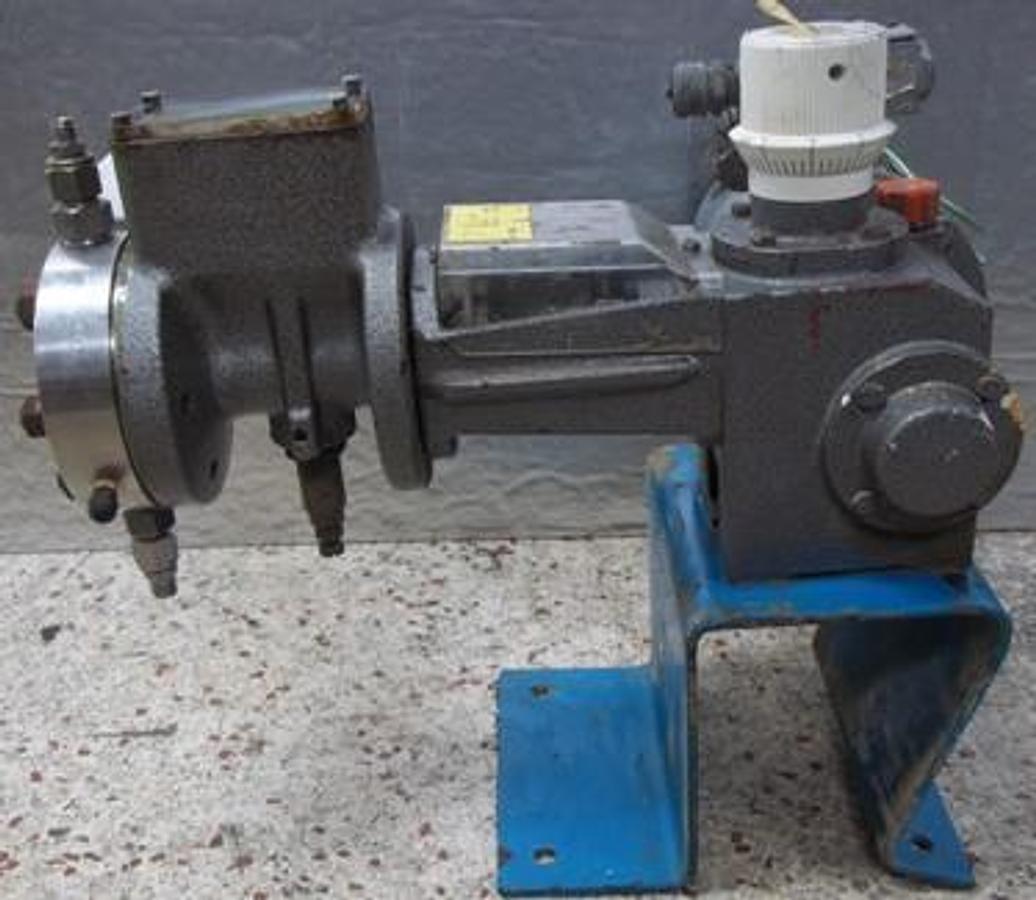 Used BRAN LUEBBE METERING PUMP