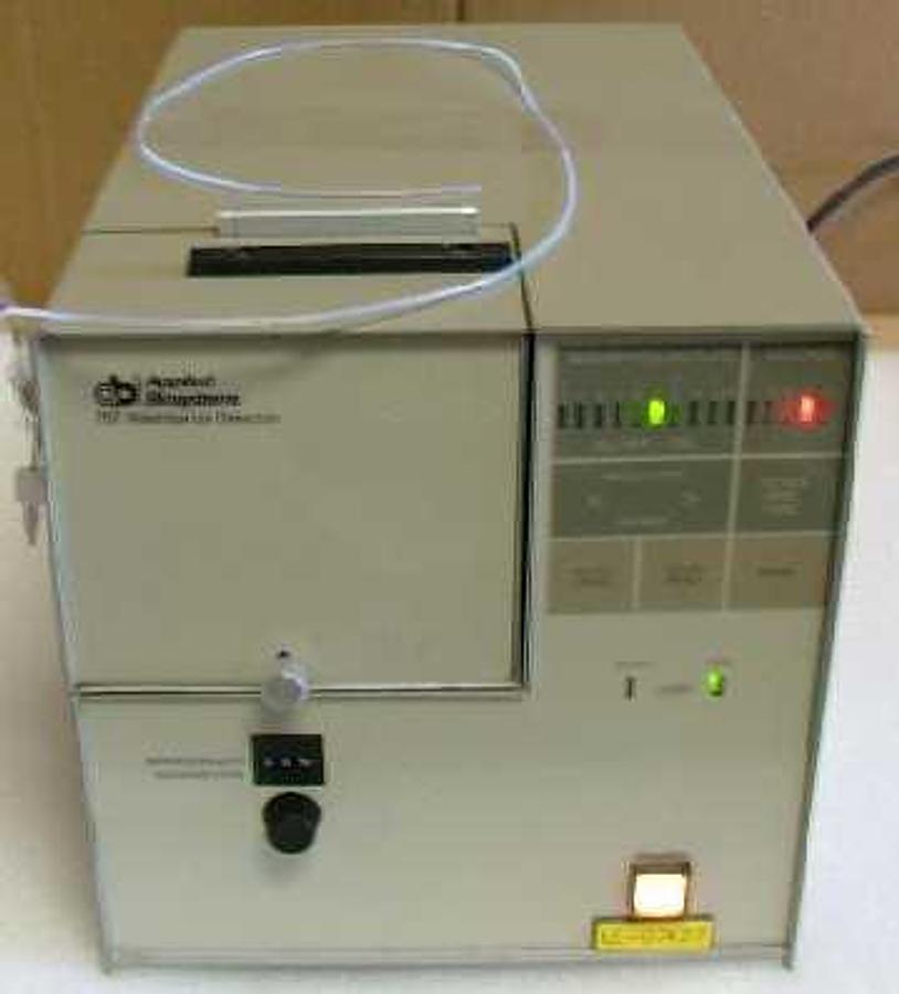 Used QTY. 2. APPLIED BIOSYSTEMS 757 ABSORBANCE DETECTOR