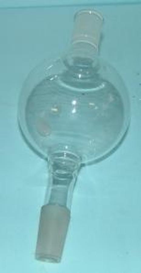 Used PYREX 500ML ROUND BOILING FLASK WITH 24/40 FEMALE TOP 24/40 MALE BOTTOM EXIT.