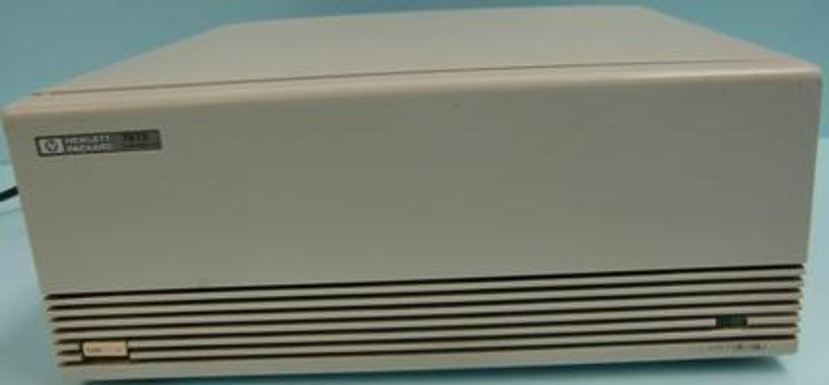 Used HEWLETT PACKARD 7673 CONTROLLER 50-60 HZ 100/120V~ 2.0 A MAX. 220/240V~ 1.0 A MAX. FUSE VALUES 100V TYPE F 3.0 A 120V TYPE F 2.5 A 220/240V TYPE T 2.0 A 250V RATING MODEL NO. 18594 B