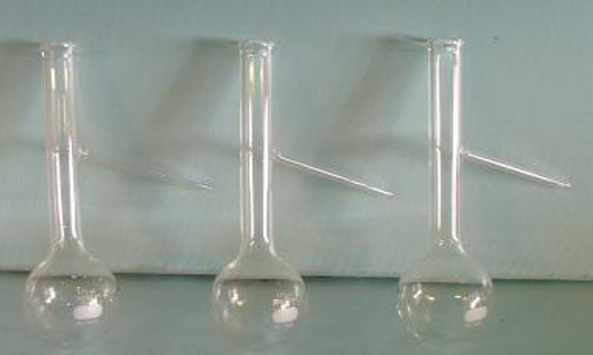 Used PYREX: NO. 4620 DISTILLATION FLASK 125ML