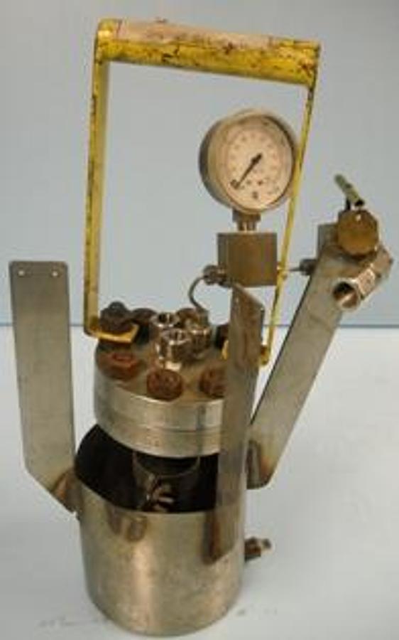 Used QTY. 1. STAINLESS STEEL REACTOR 300 ML 2050 TEST PRESSURE