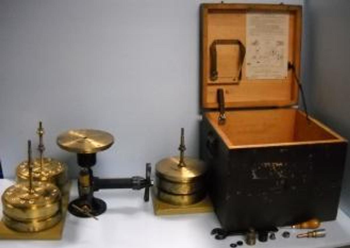 Used QTY. 1. ASHCROFT DEAD WEIGHT TESTER GAUGE TESTER TYPE 1300