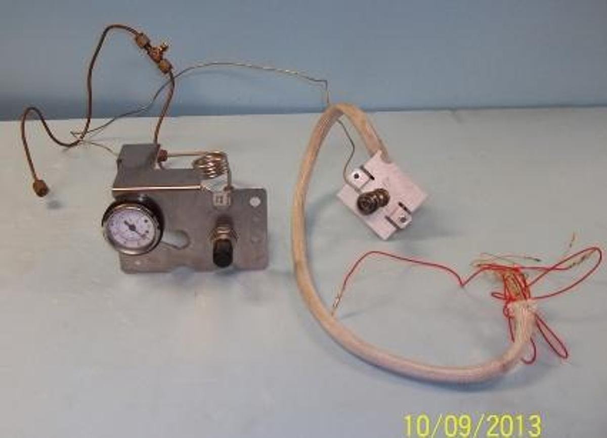 Used 5890 COL-ON COLUMN SET UP W/ GAUGES 0-700.