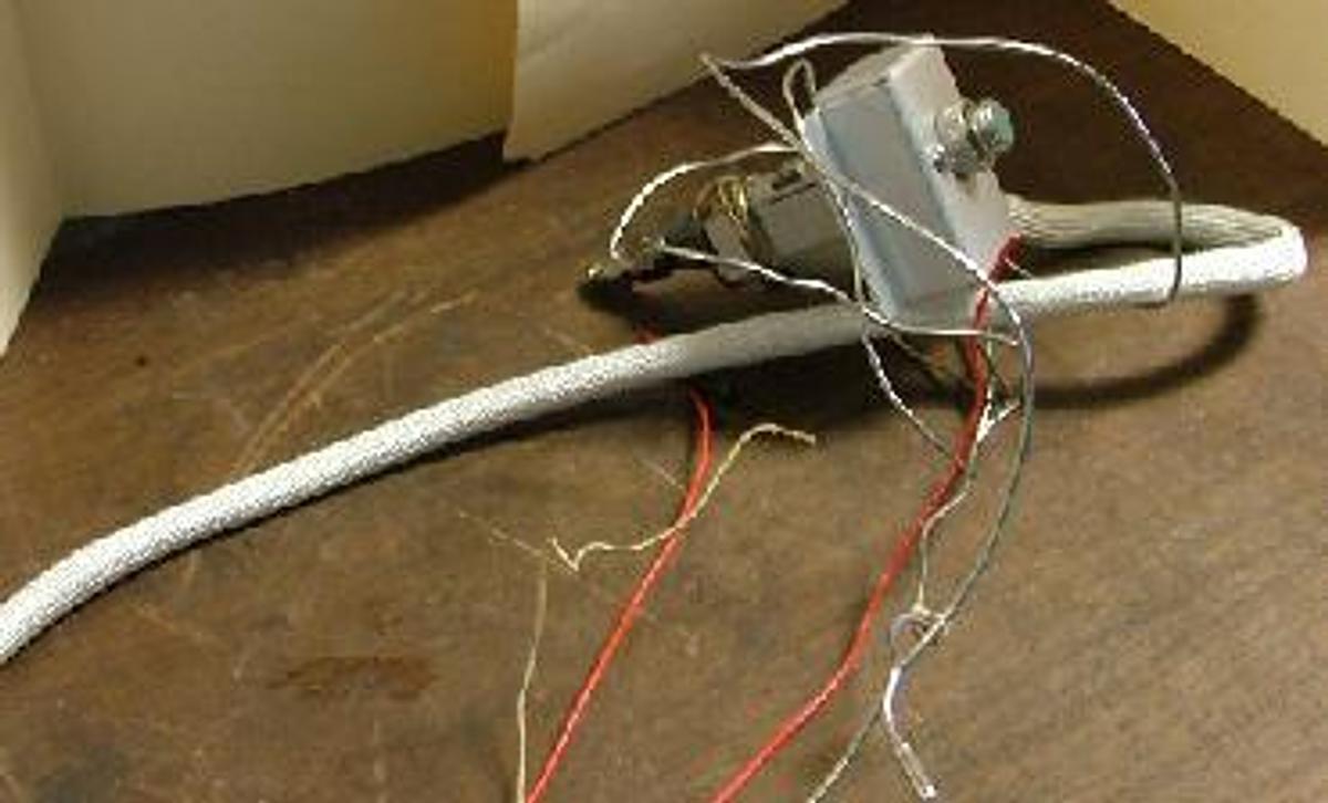 Used HEWLETT PACKARD 5890 PACKED INJECTOR HOUSING.