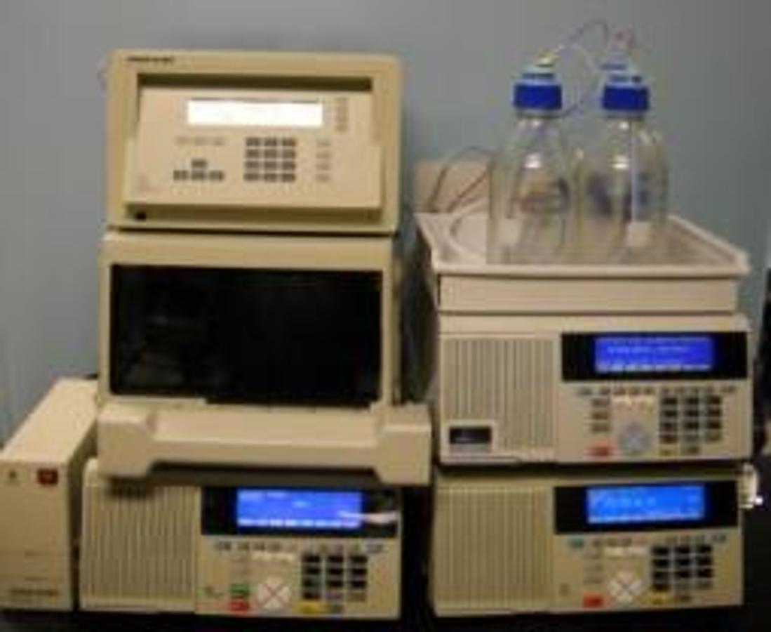 Used QTY. 1. PERKIN ELMER LIQUID CHROMATOGRAPH SYSTEM CONSISTING OF: 1. UV/VIS DETECTOR MODEL 785A/ CORA