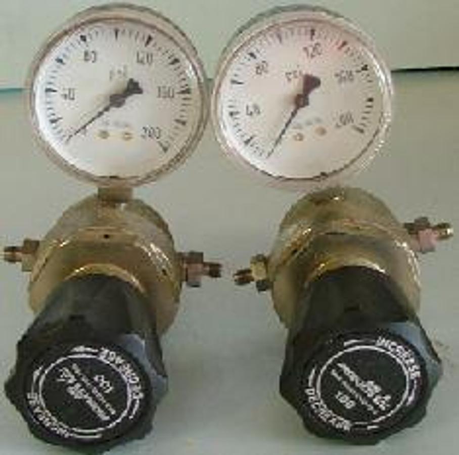 Used QTY. 2. AIR PRODUCTS GAS REGULATOR MAX INLET PRESSURE PSI 400.