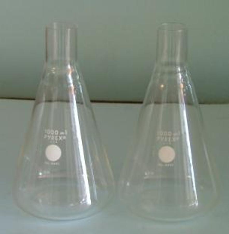 Used QTY. 2. PYREX 1000ML 4442 CULTURE FLASK