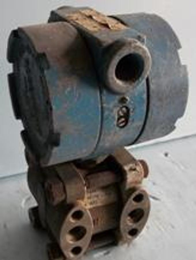 Used QTY. 1. ROSEMOUNT TRANSMITTER